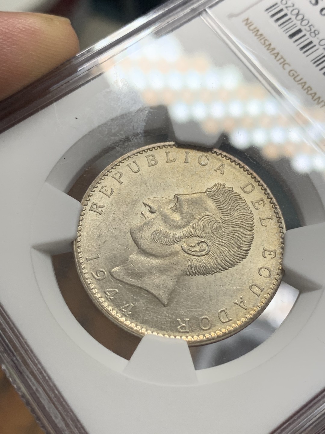 《竞宝斋》第83场-本周日，周一2场连拍（全场不限金额包邮） NGC MS61 厄瓜多尔1944年2苏克雷银币 十字光 细节极好