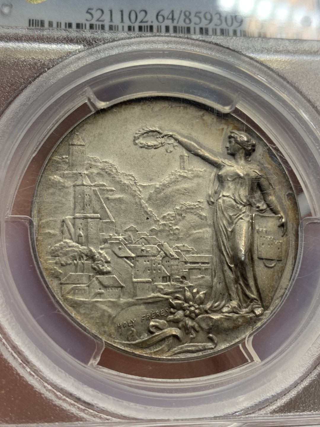 《竞宝斋》第83场-本周日，周一2场连拍（全场不限金额包邮） PCGS SP64 瑞士1905年弗里堡射击节女神城市景观高浮雕银章 精美大气 顶级品相