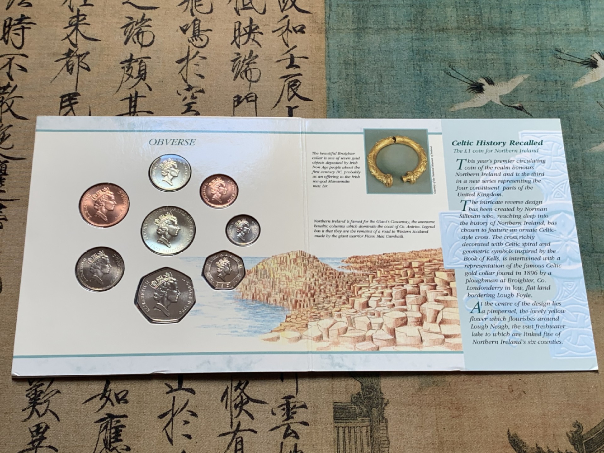 《竞宝斋》第83场-本周日，周一2场连拍（全场不限金额包邮） 英国 1996年 卡装BU套币 欧洲杯年份 套币中比其他年份多了一枚2英镑面值的加厚硬币 以纪念英国夺得欧洲杯 所有硬币均为完全未流通绝美品