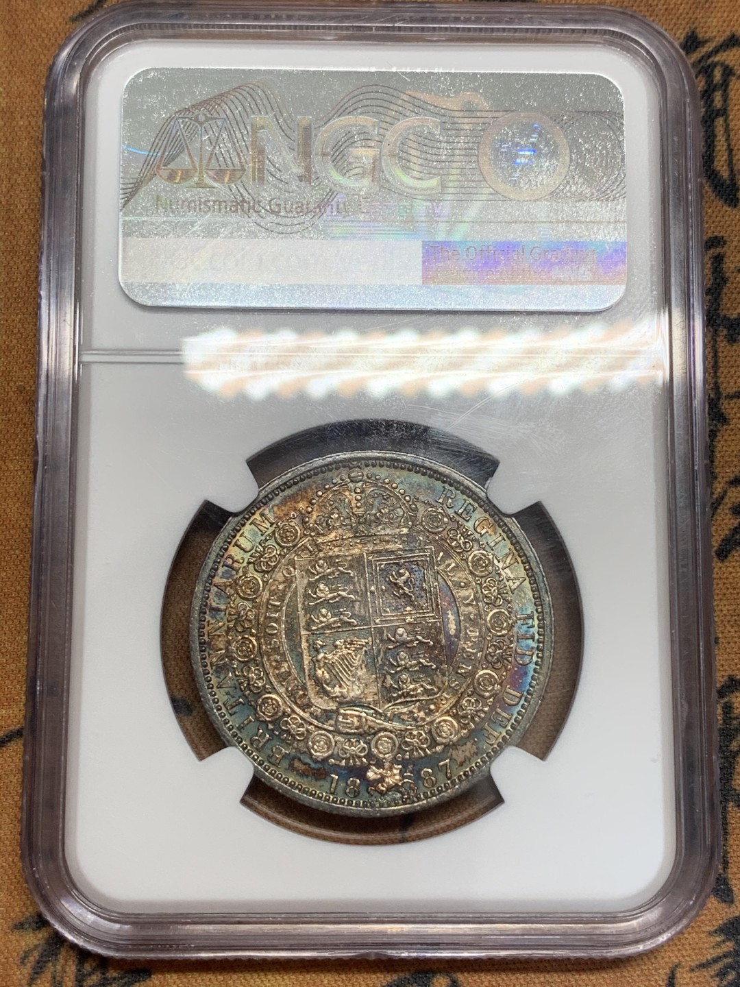 《竞宝斋》第83场-本周日，周一2场连拍（全场不限金额包邮） NGC-UNC 英国 1887年 维多利亚高冠半克朗大银币 底板丝滑未下水 通体五彩斑斓 细节高点具在