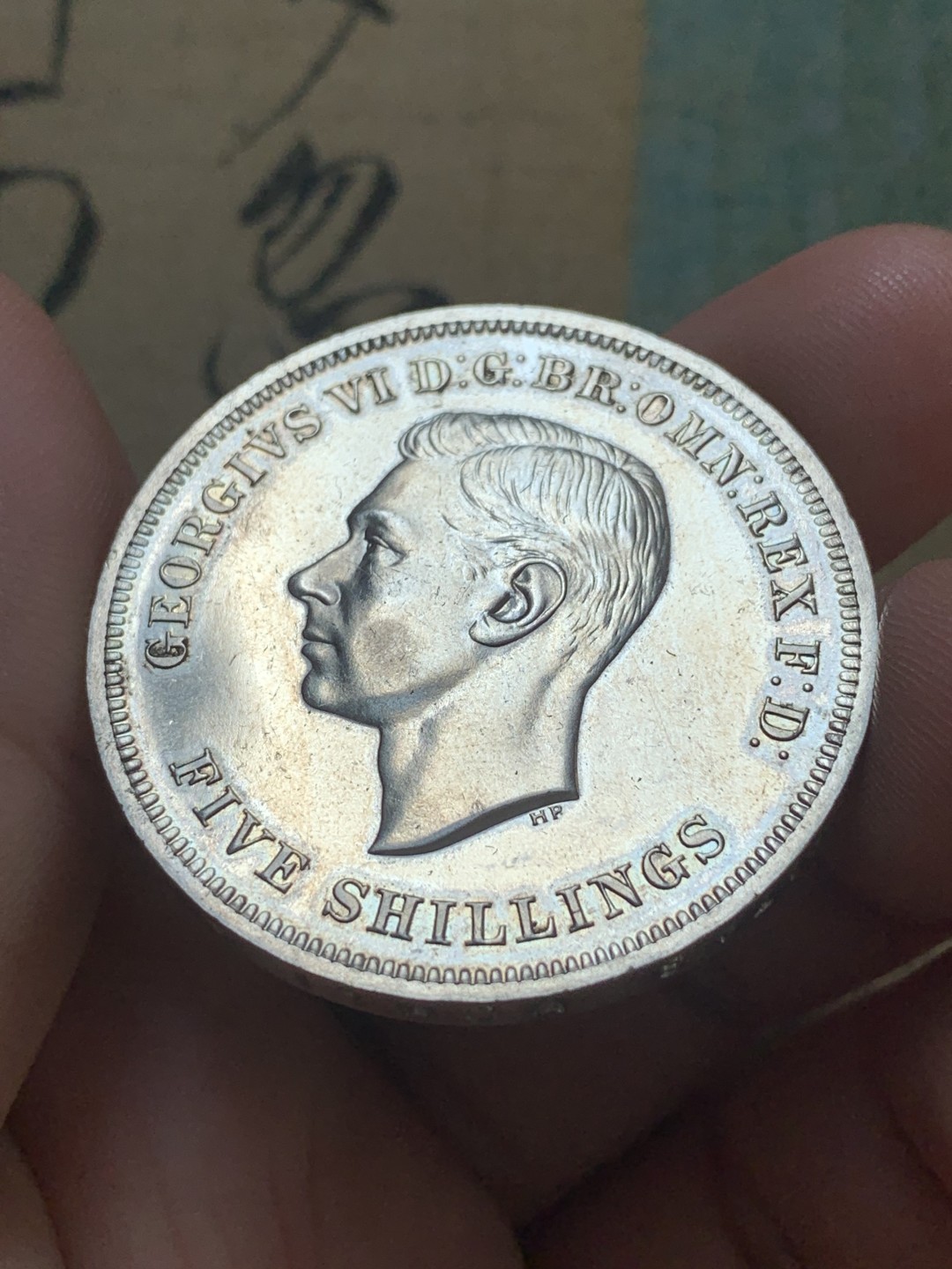 《竞宝斋》第83场-本周日，周一2场连拍（全场不限金额包邮） BU 英国 1951年 乔治六世马剑精制克朗 绿盒少见 带证书 光感强烈