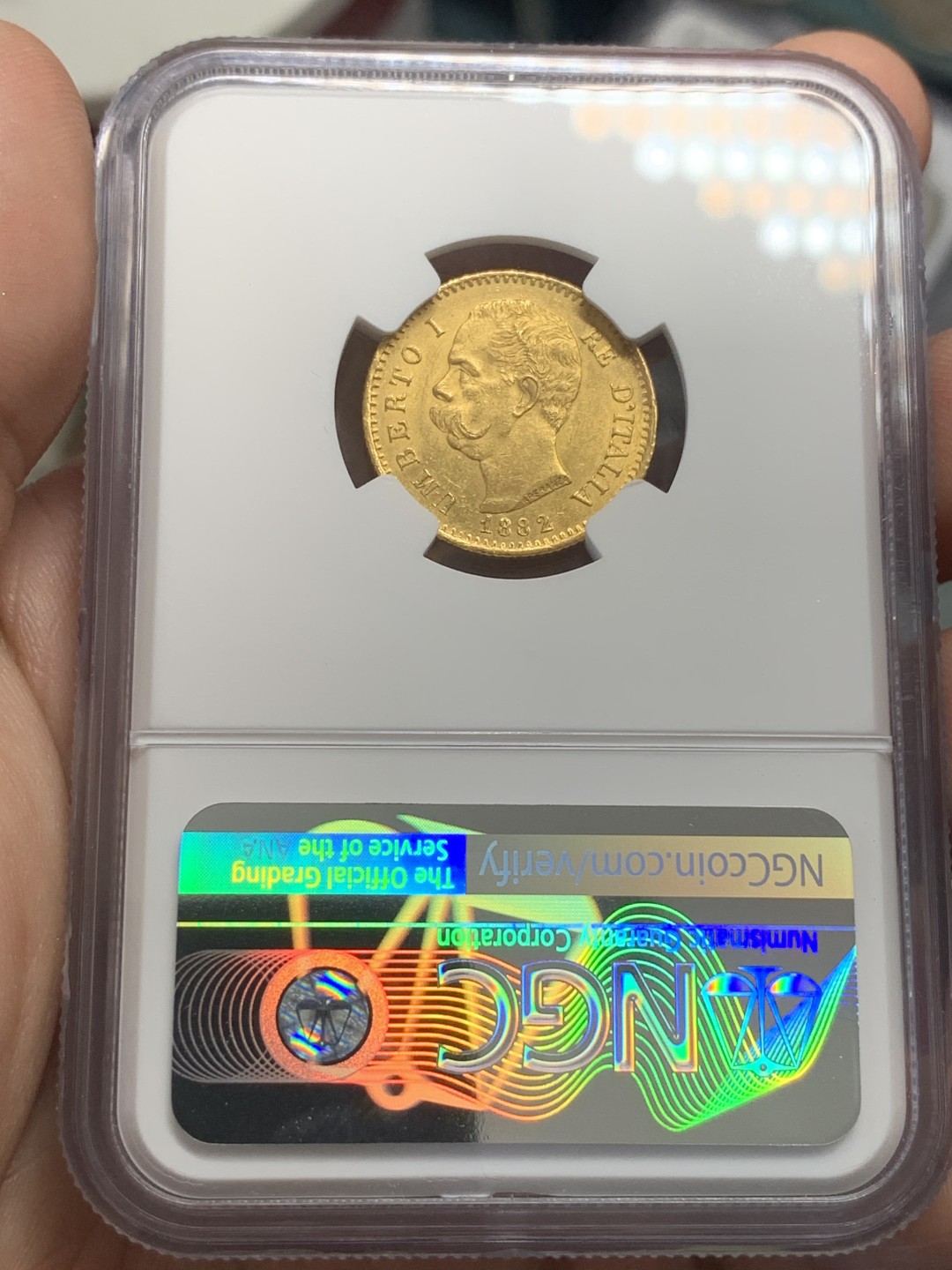 《竞宝斋》第83场-本周日，周一2场连拍（全场不限金额包邮） 错版 NGC-MS62 意大利1882年 翁贝托20里拉 金币 多肉