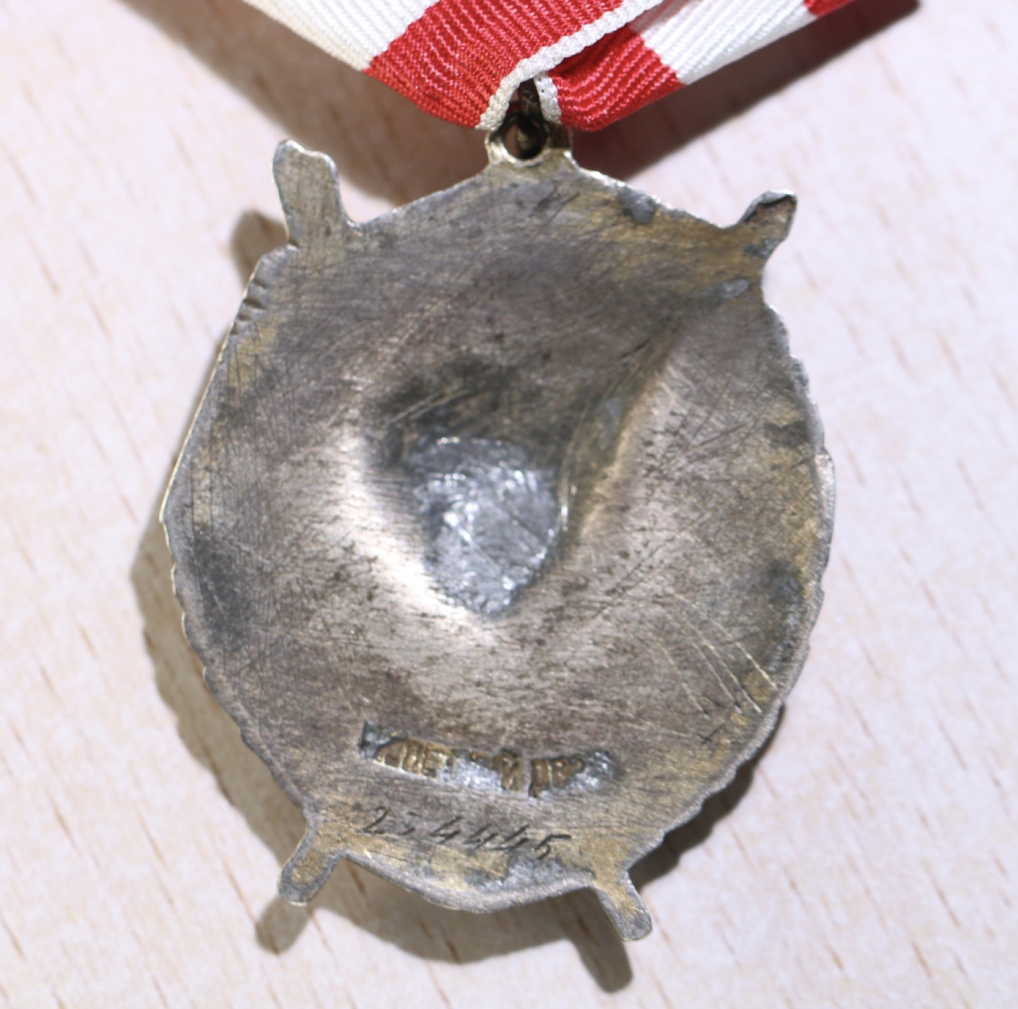 大猫徽章拍卖第199期  苏联红旗勋章 背有改动 余完好