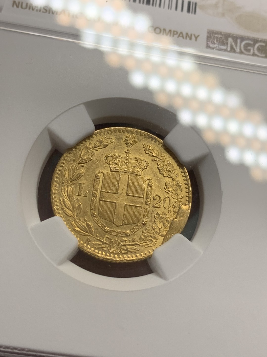 《竞宝斋》第83场-本周日，周一2场连拍（全场不限金额包邮） 错版 NGC-MS62 意大利1882年 翁贝托20里拉 金币 多肉