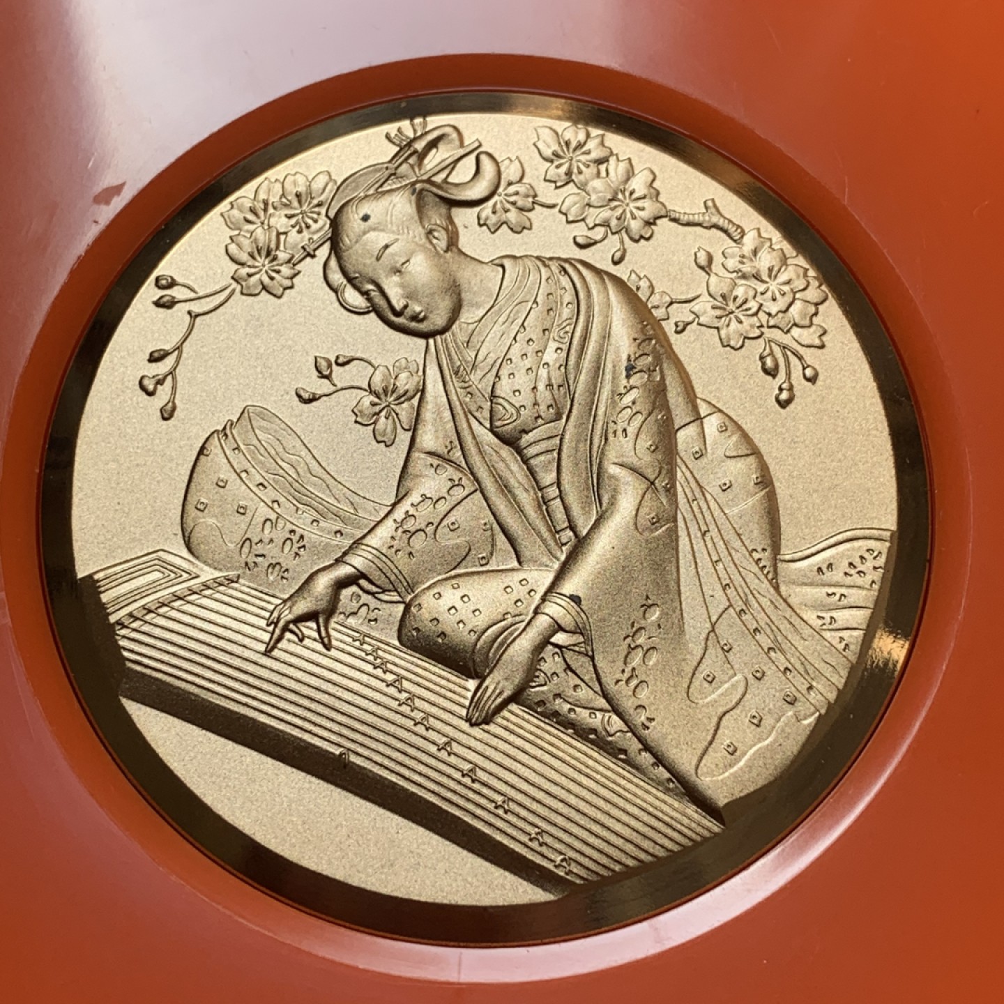 《竞宝斋》第83场-本周日，周一2场连拍（全场不限金额包邮） 1982年 日本昭和58年 樱花之道大铜章 杨贵妃 樱下乙女弹琴