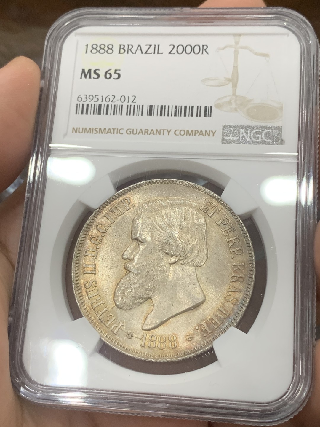 《竞宝斋》第83场-本周日，周一2场连拍（全场不限金额包邮） 第三名 NGC-MS65 巴西1888年 佩德罗二世 2000R大银币 不多说了 顶级分数+发财年份+五彩包浆 顶配