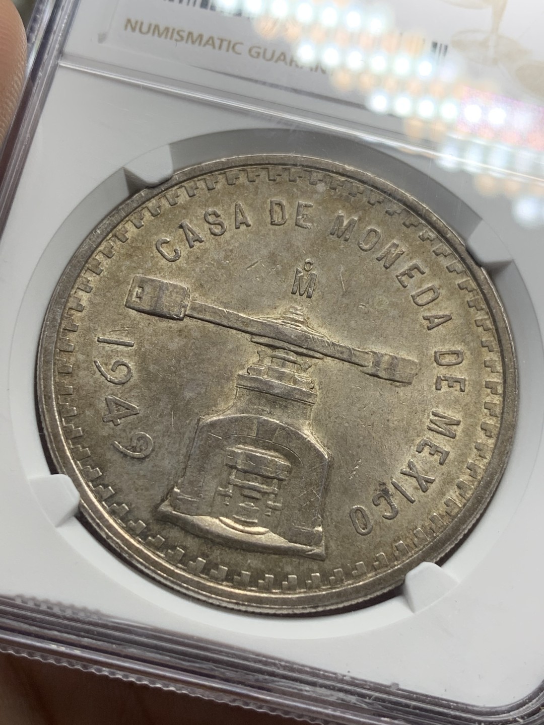 《竞宝斋》第83场-本周日，周一2场连拍（全场不限金额包邮） NGC-MS62 墨西哥1949年 早期大天平比索 银币 淡彩包浆 平时常见的都是1980年左右 