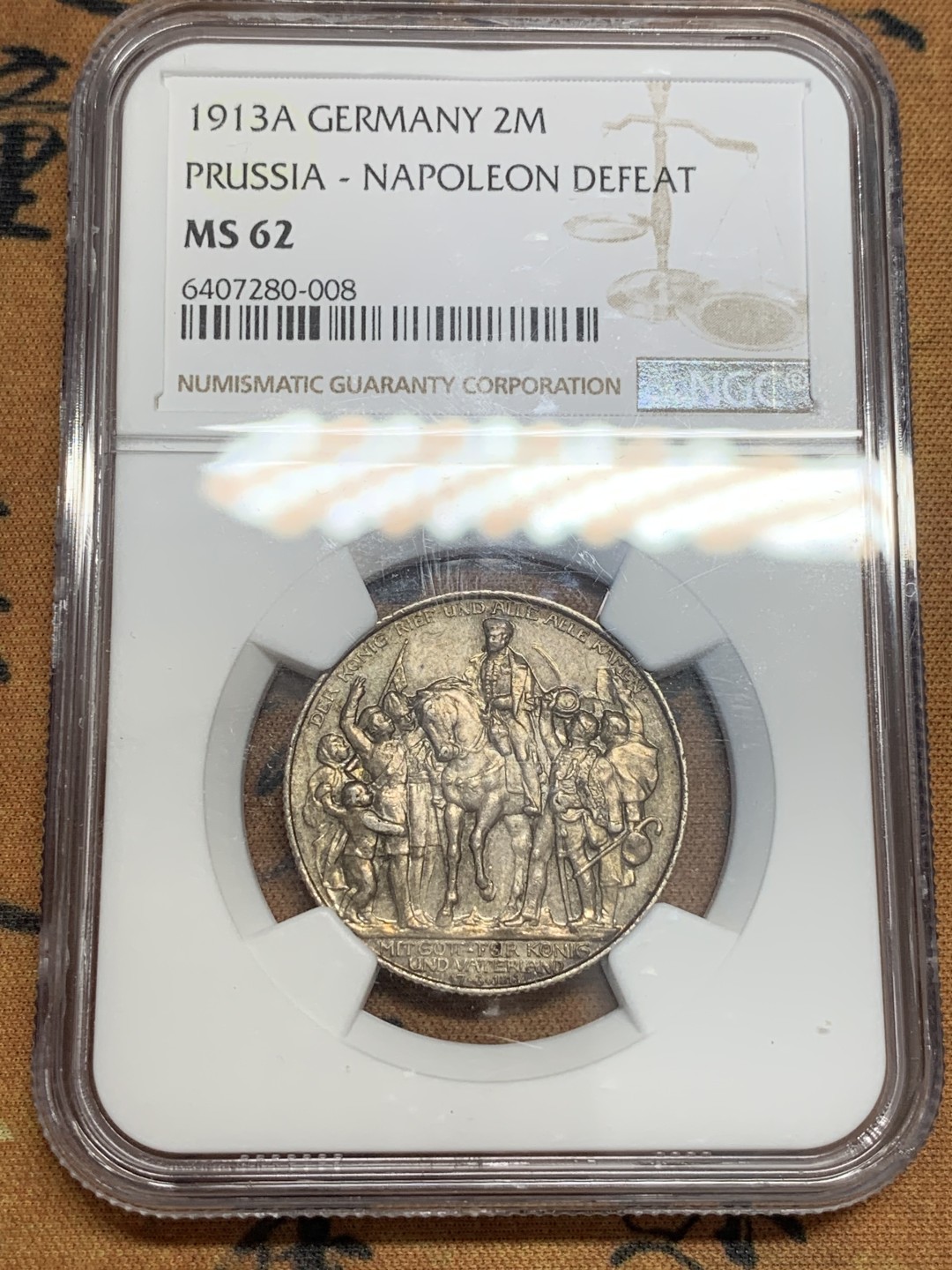 《竞宝斋》第83场-本周日，周一2场连拍（全场不限金额包邮） NGC-MS62 德国 1913年 普鲁士击败拿破仑纪念 2马克 银币 正面五彩包浆 背面紫罗兰包浆