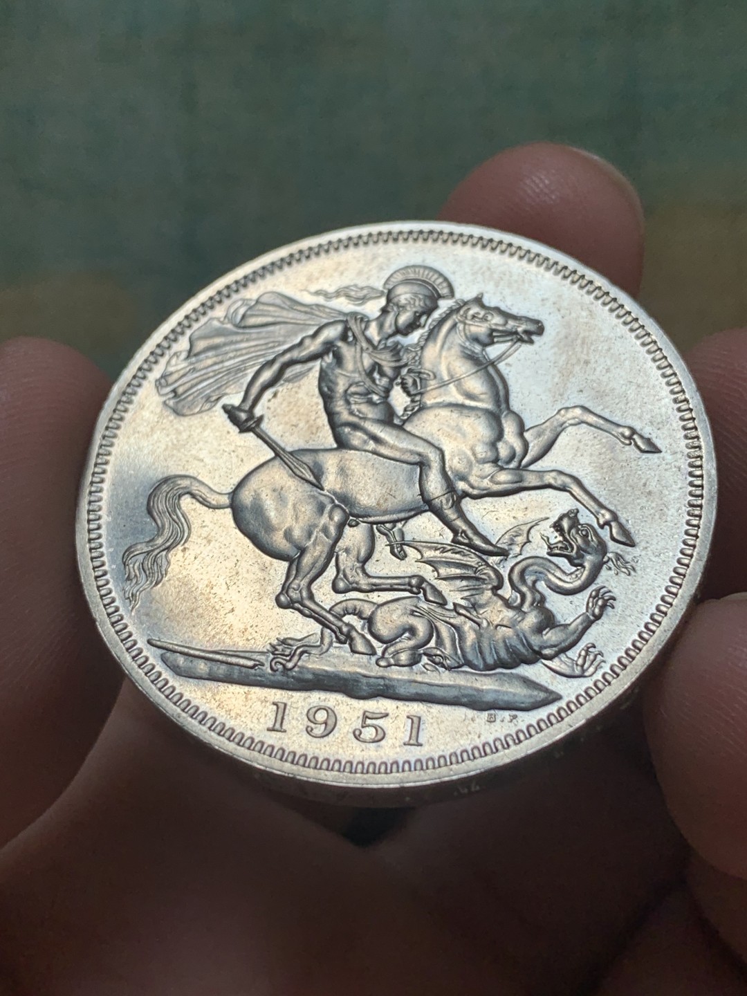 《竞宝斋》第83场-本周日，周一2场连拍（全场不限金额包邮） BU 英国 1951年 乔治六世马剑精制克朗 红盒带证书 原光