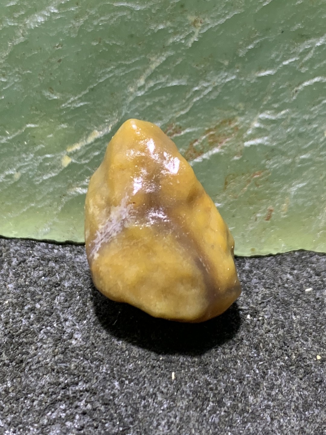 精美戈壁筋脉石小原石一颗，