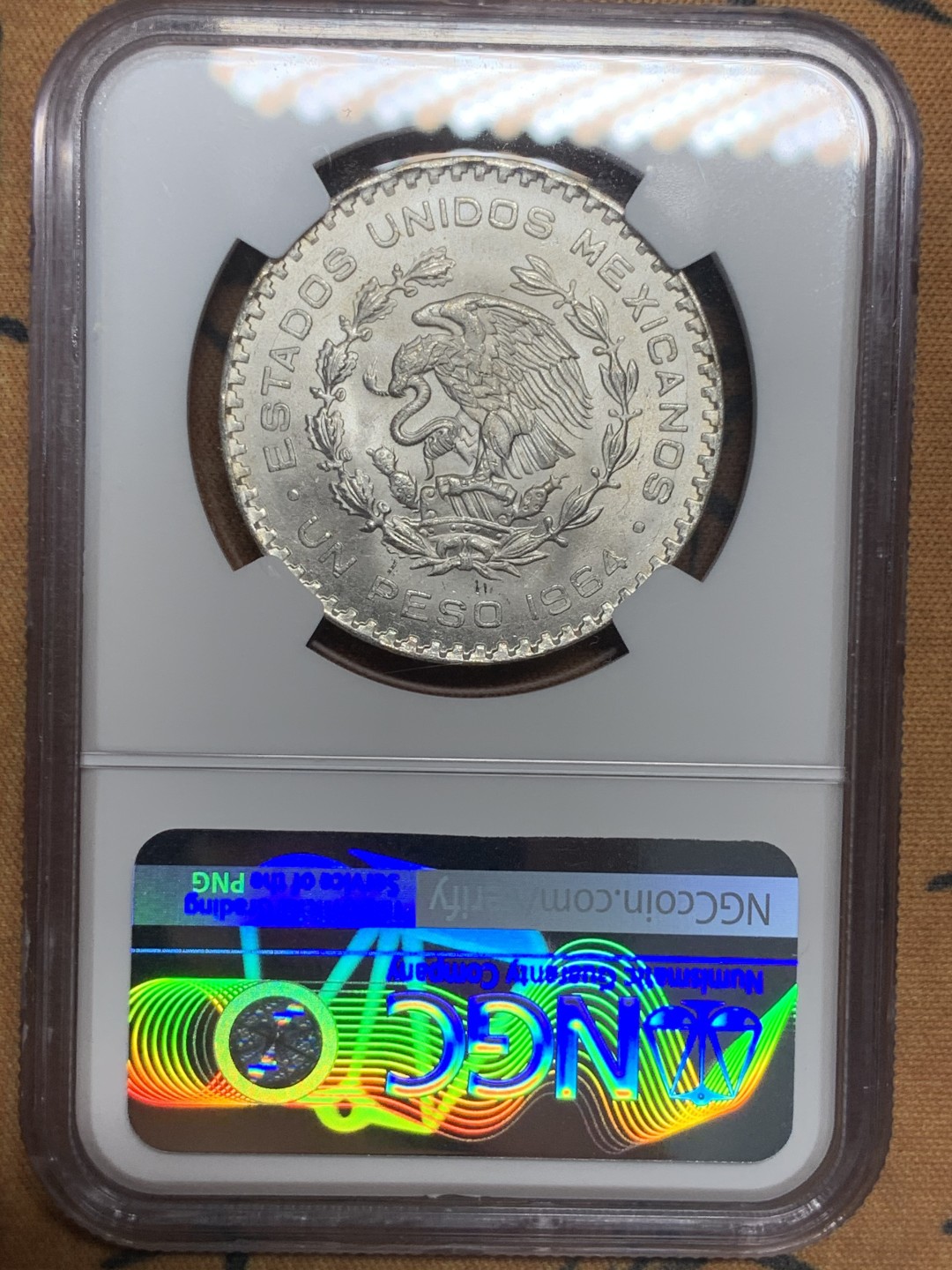 《竞宝斋》第83场-本周日，周一2场连拍（全场不限金额包邮） NGC MS63 墨西哥 1964年 1比索银币 光度不错