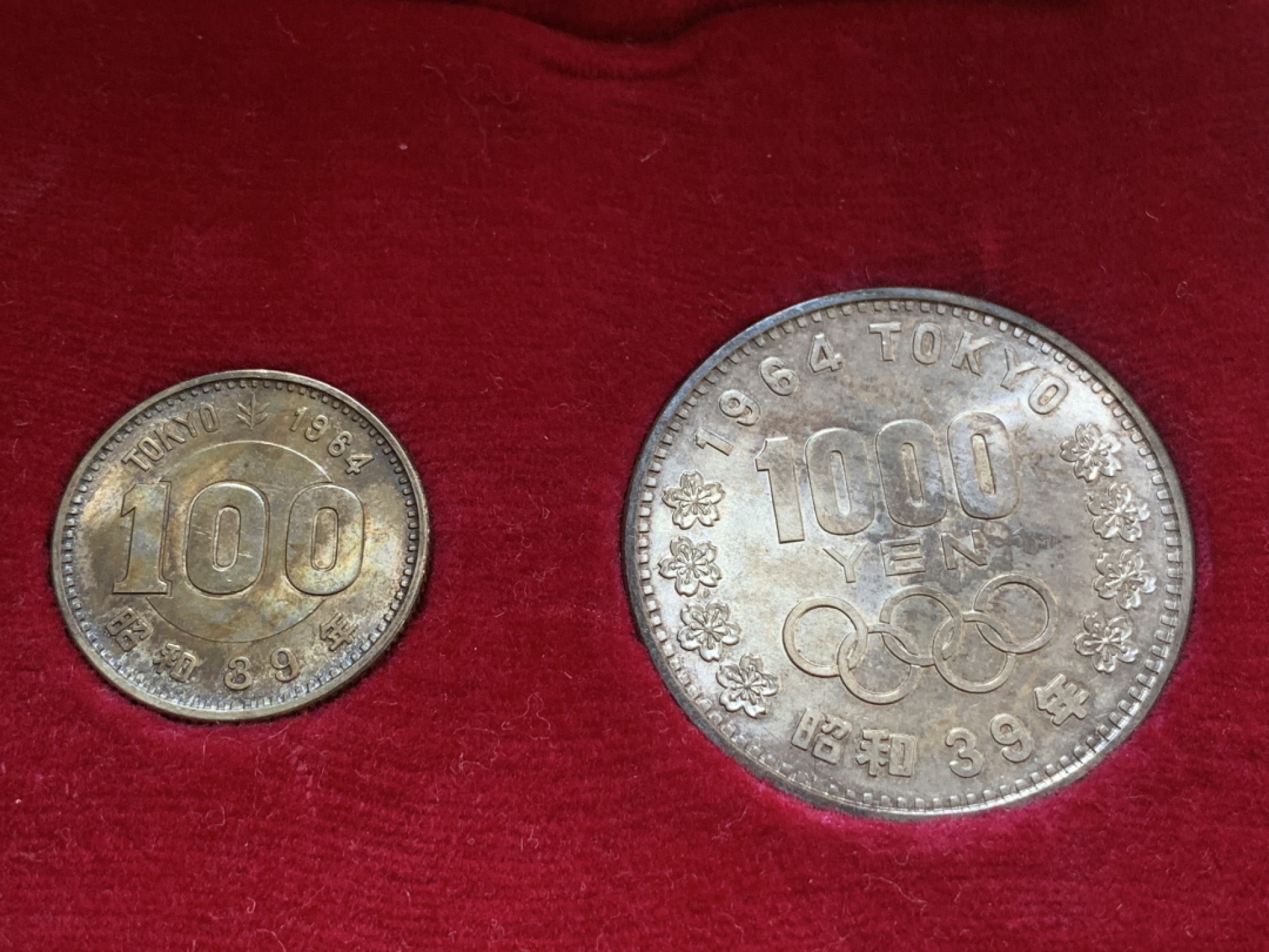 《竞宝斋》第83场-本周日，周一2场连拍（全场不限金额包邮） 1964年日本东京奥运会原盒银币2枚，富士山与樱花 火炬与五环