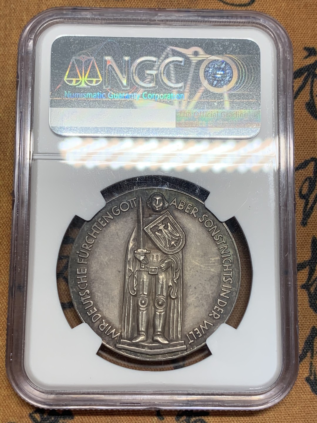 《竞宝斋》第83场-本周日，周一2场连拍（全场不限金额包邮） NGC MS64 1928年德国纪念银章 俾斯麦逝世 背面是古罗马骑士圣罗兰 双面深灰浓郁包浆 高浮雕实物状态极佳