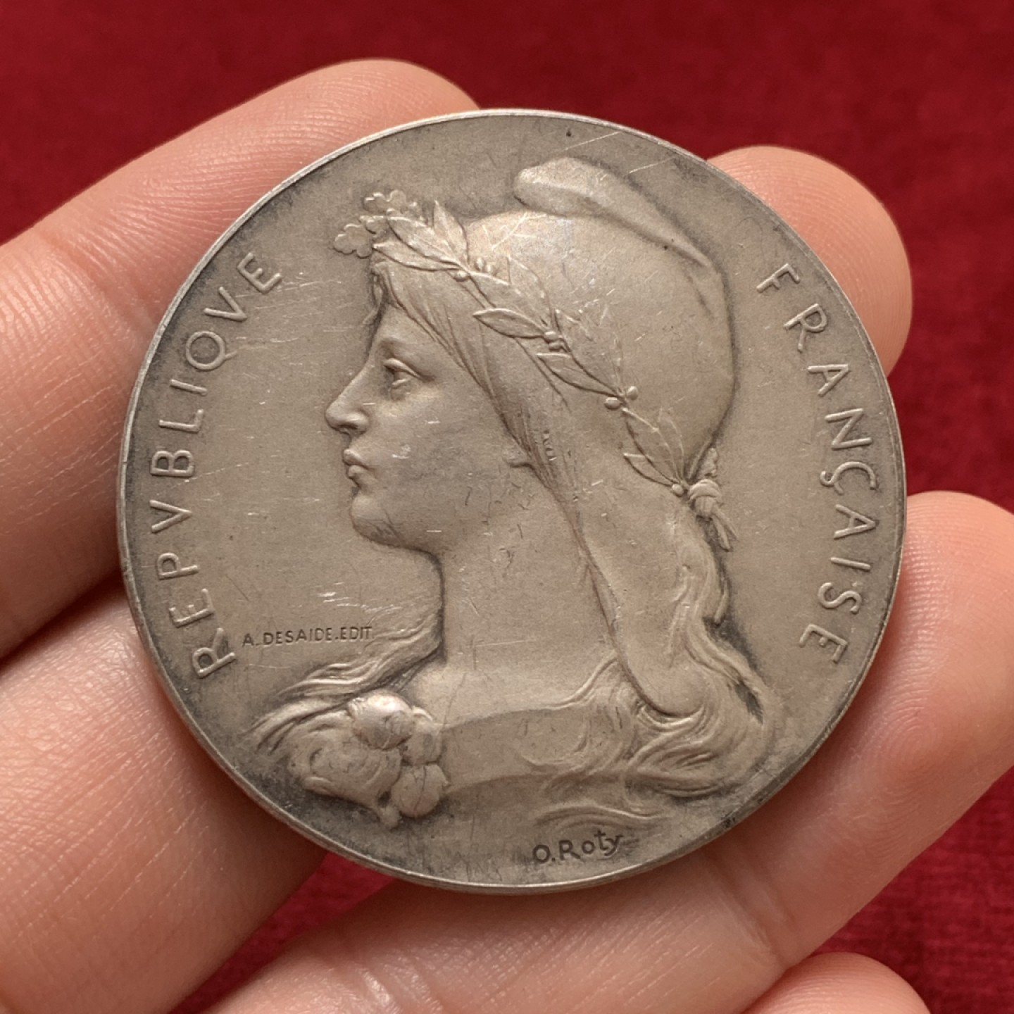 《竞宝斋》第83场-本周日，周一2场连拍（全场不限金额包邮） 法国 罗蒂 1909年 镀银铜章 41.8mm 32.8克 细节非常好