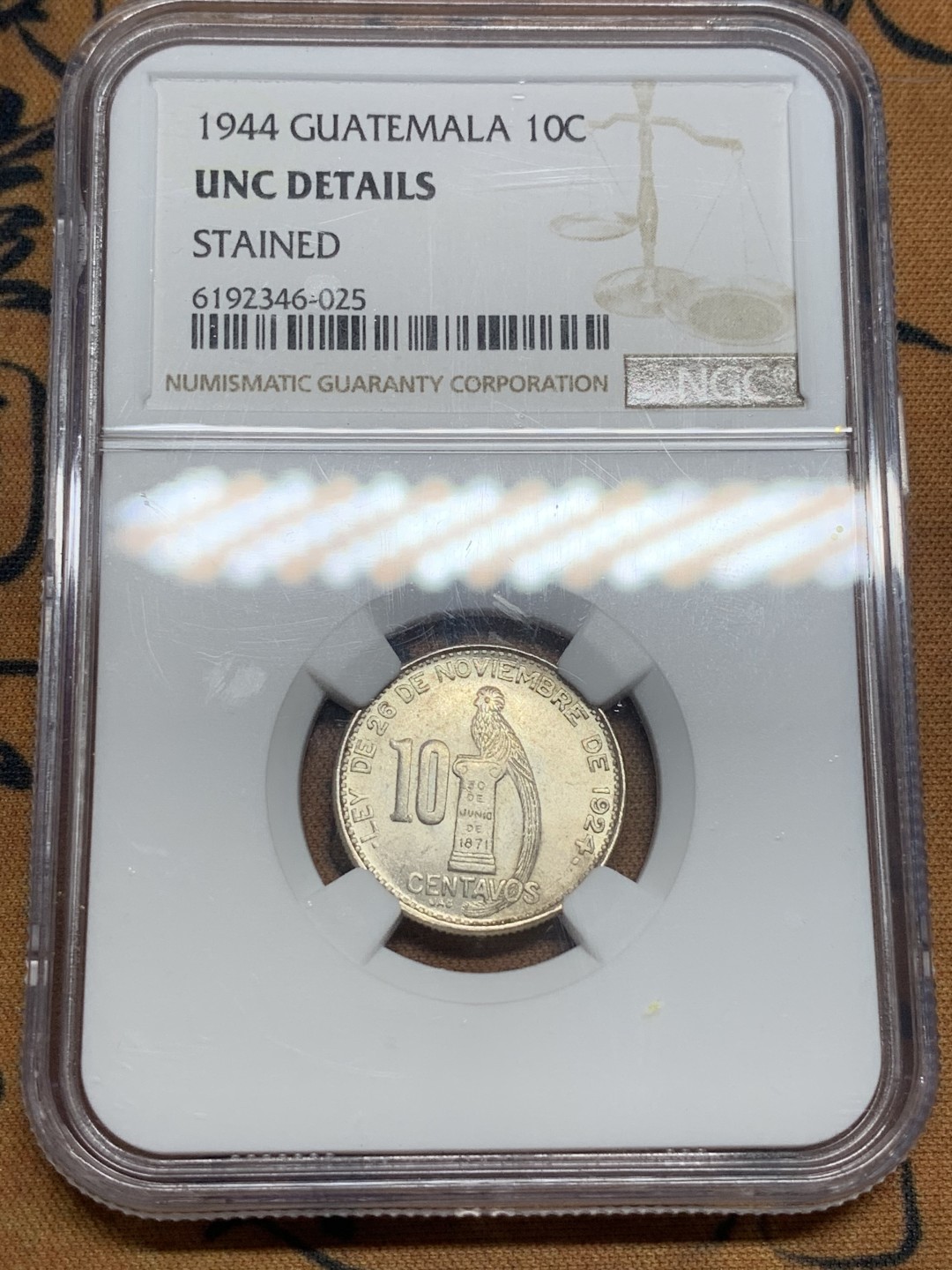 《竞宝斋》第83场-本周日，周一2场连拍（全场不限金额包邮） NGC UNC评级 危地马拉1944年 10分银币 凤尾绿咬鹃