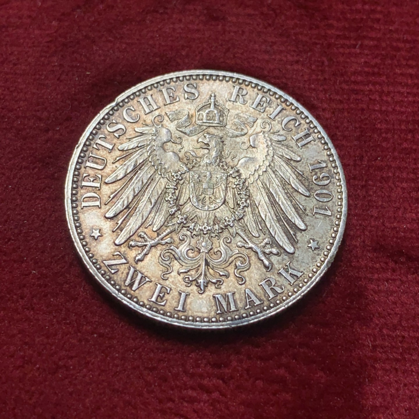 《竞宝斋》第83场-本周日，周一2场连拍（全场不限金额包邮） 德国普鲁士 1901年 200周年纪念2马克 银币 酱彩包浆 带光 可以送评