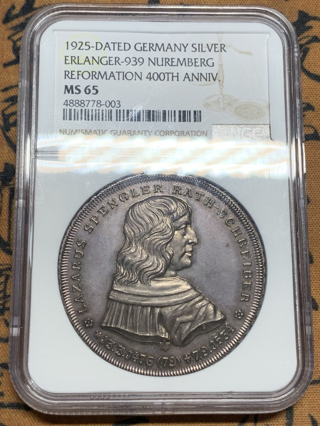 《竞宝斋》第83场-本周日，周一2场连拍（全场不限金额包邮） NGC MS65 1925年德国纽伦堡宗教改革400周年纪念景观大银章 高分紫罗兰炫彩包浆 背面与景观泰勒一脉相承细节爆表 工艺绝佳