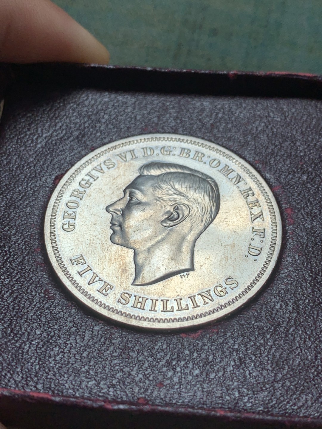 《竞宝斋》第83场-本周日，周一2场连拍（全场不限金额包邮） BU 英国 1951年 乔治六世马剑精制克朗 红盒带证书 原光