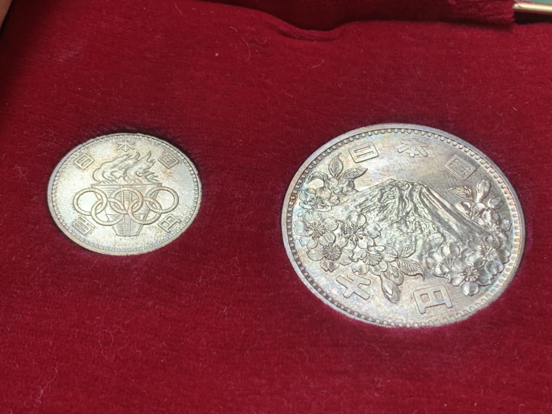 《竞宝斋》第83场-本周日，周一2场连拍（全场不限金额包邮） 1964年日本东京奥运会原盒银币2枚，富士山与樱花 火炬与五环