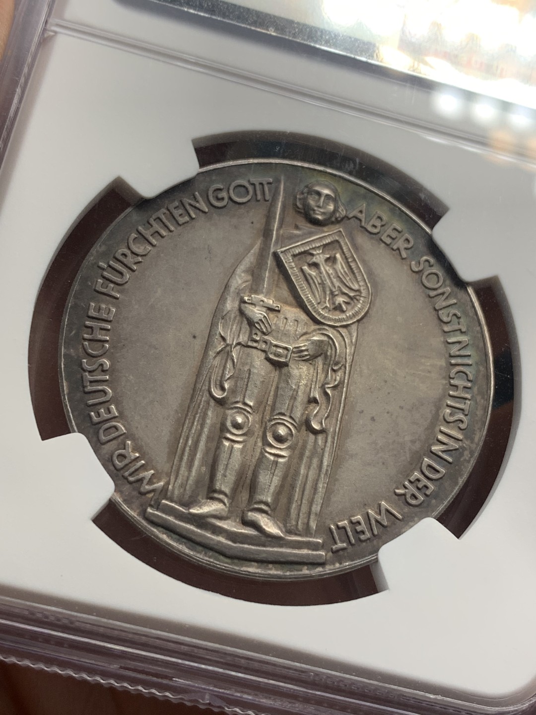 《竞宝斋》第83场-本周日，周一2场连拍（全场不限金额包邮） NGC MS64 1928年德国纪念银章 俾斯麦逝世 背面是古罗马骑士圣罗兰 双面深灰浓郁包浆 高浮雕实物状态极佳