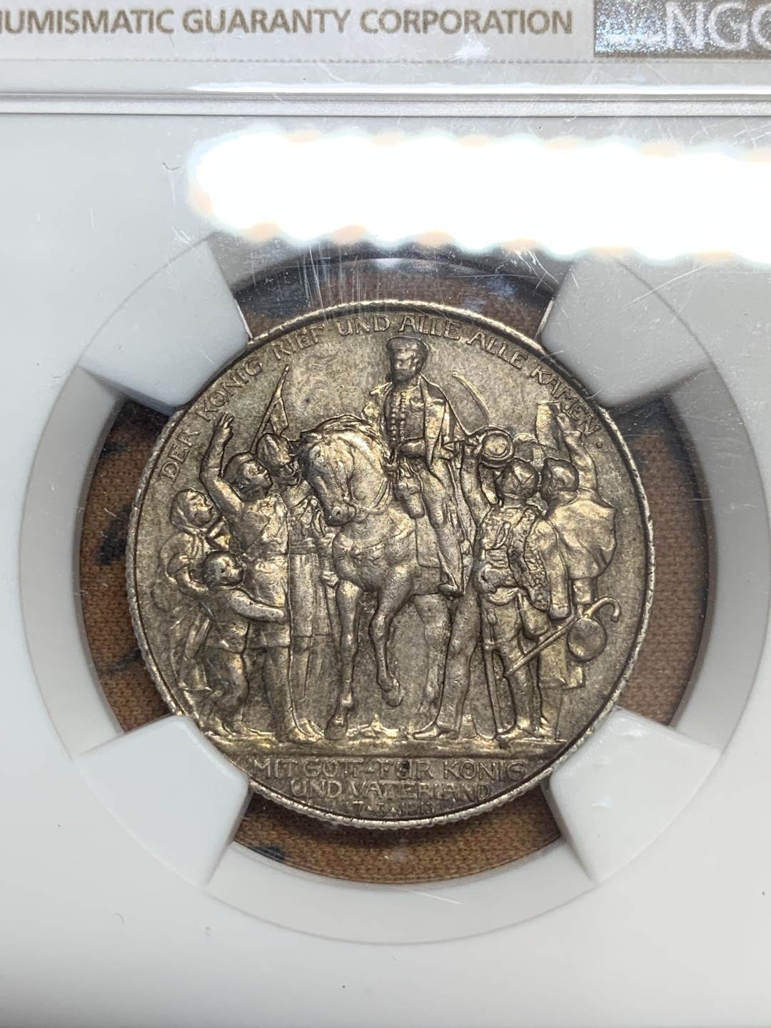 《竞宝斋》第83场-本周日，周一2场连拍（全场不限金额包邮） NGC-MS62 德国 1913年 普鲁士击败拿破仑纪念 2马克 银币 正面五彩包浆 背面紫罗兰包浆