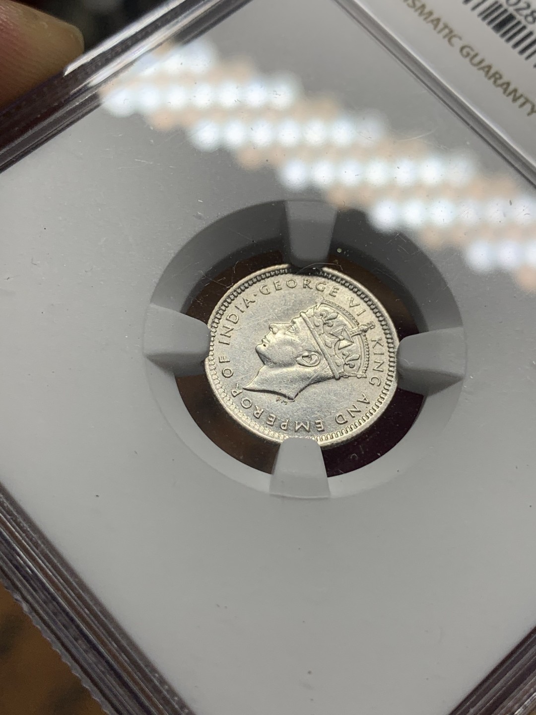 《竞宝斋》第83场-本周日，周一2场连拍（全场不限金额包邮） NGC UNC评级 英属马来亚1943年 乔治六世5分银币