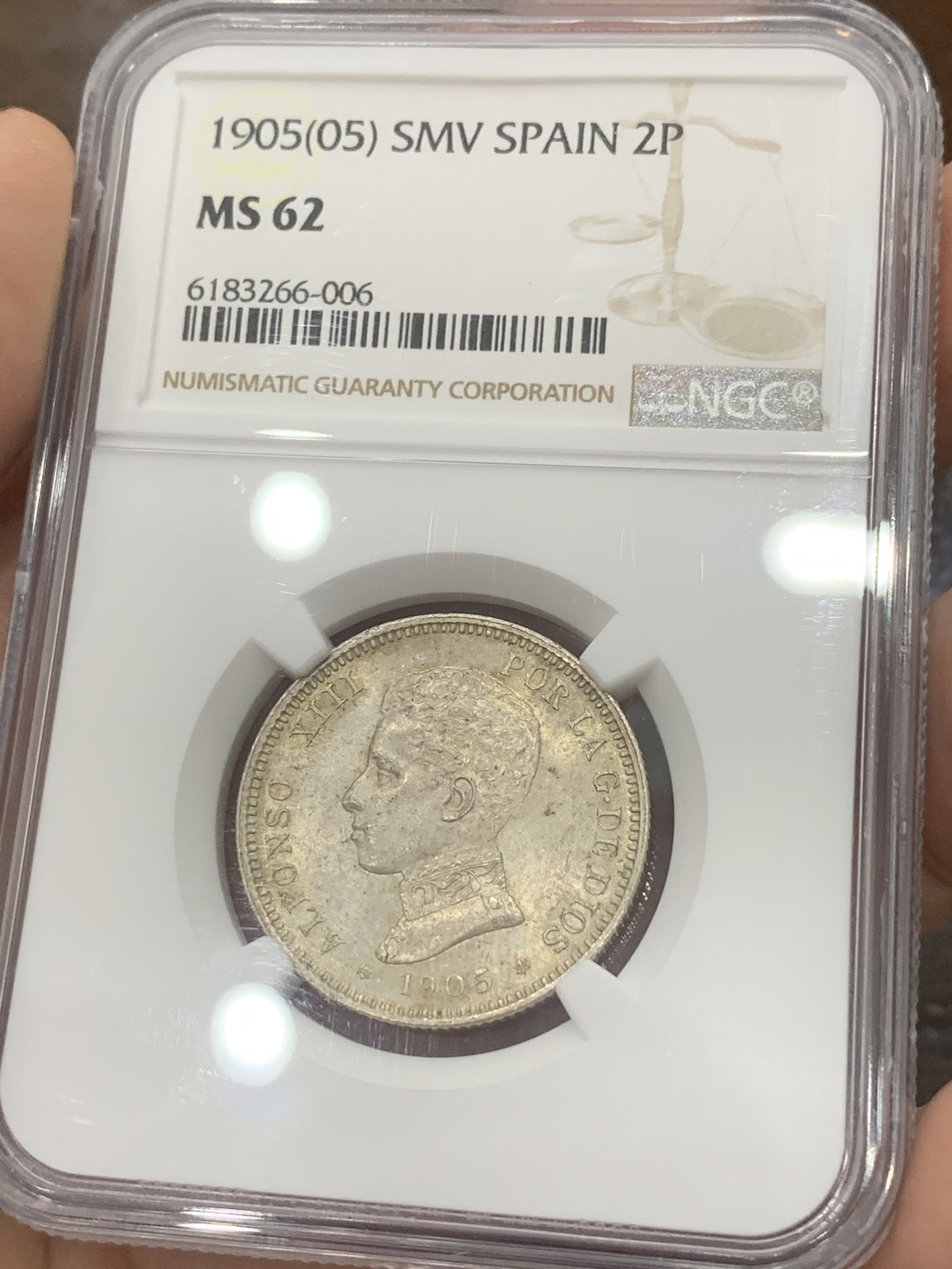 《竞宝斋》第83场-本周日，周一2场连拍（全场不限金额包邮） NGC MS62 西班牙 1905年 2比塞塔银币 淡金色包浆 光线十足