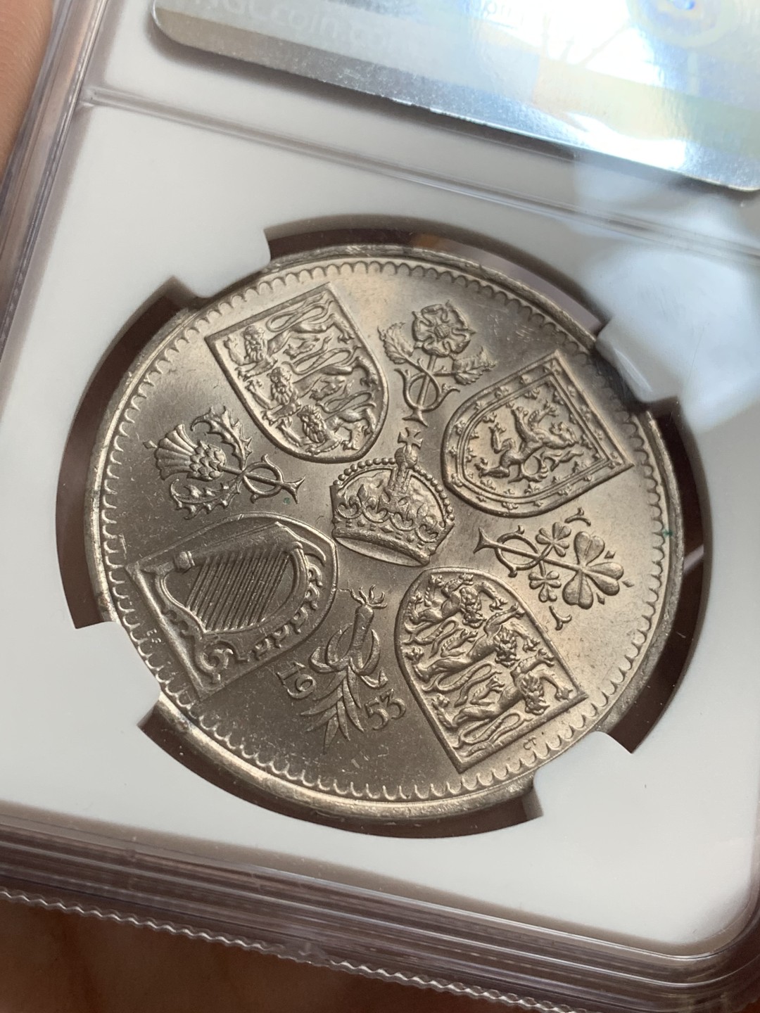 《竞宝斋》第83场-本周日，周一2场连拍（全场不限金额包邮） NGC-MS63 1953年 伊丽莎白二世登基克朗 明年为其登基70周年 潜力品种