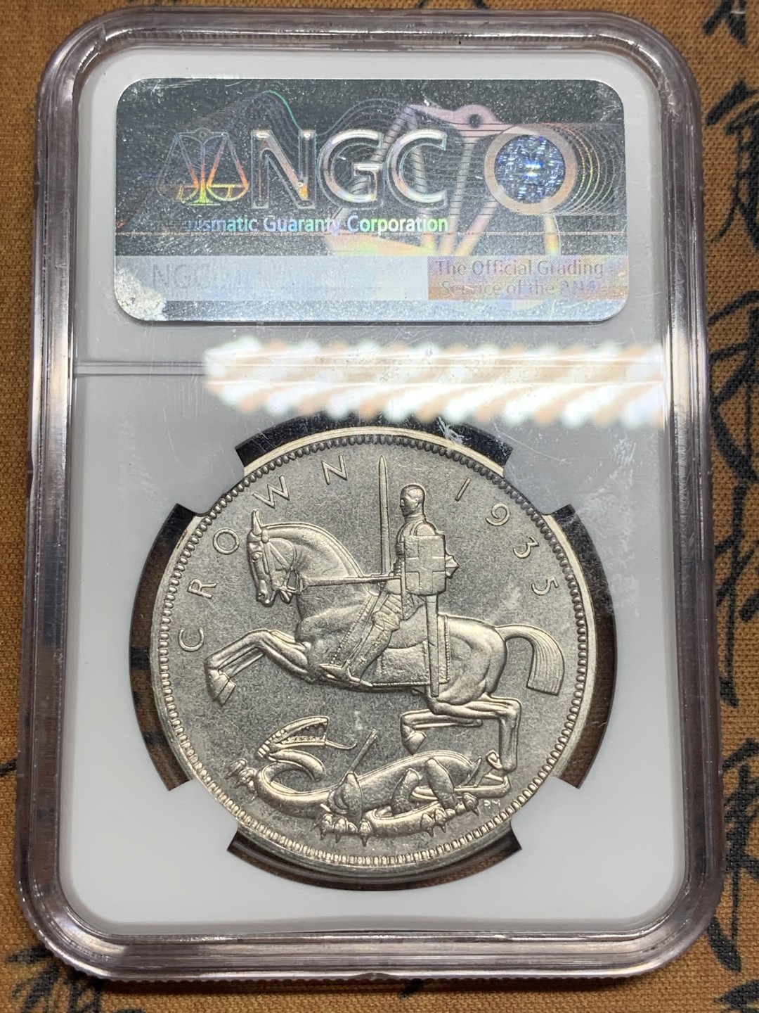 《竞宝斋》第83场-本周日，周一2场连拍（全场不限金额包邮） NGC SP65 英国1935年乔治五世木马剑大银币少见SP版别高分底板干净