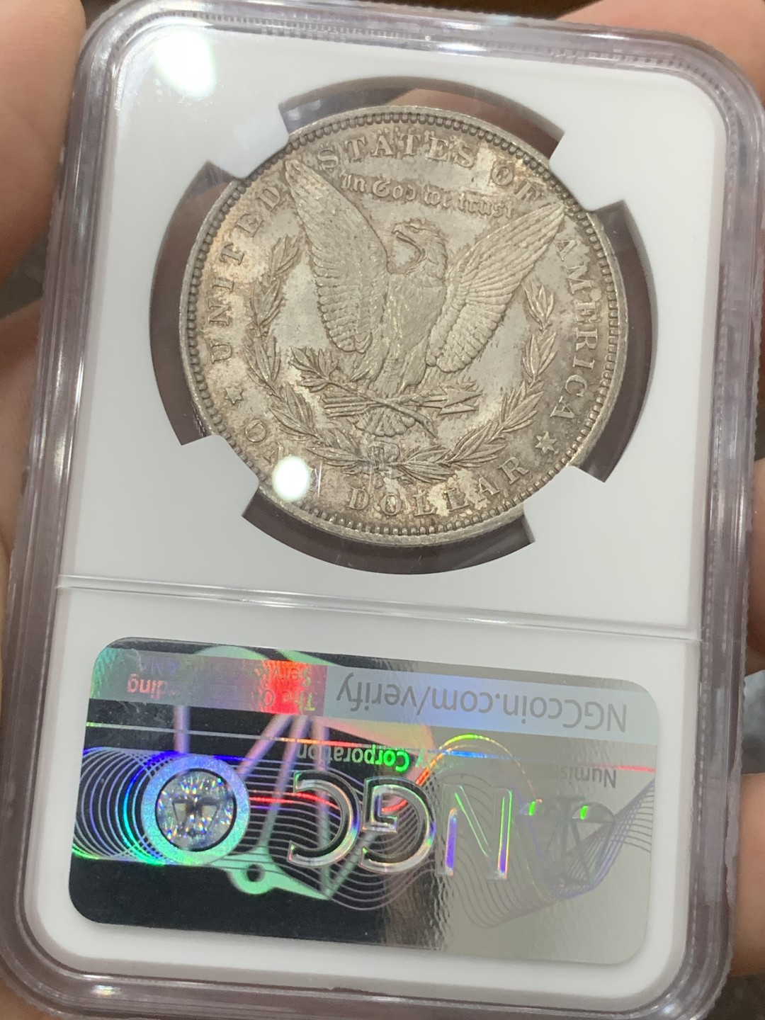 《竞宝斋》第83场-本周日，周一2场连拍（全场不限金额包邮） NGC MS63 1884年 美国摩根一元 五彩包浆