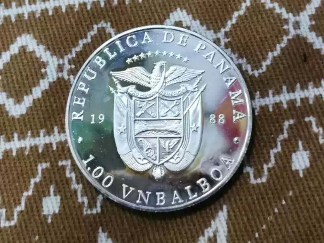 北京马甸外国币专卖微拍第八十三期，外国金银币专场，陆续上新，欢迎关注 1988年巴拿马发行美国总统肯尼迪精制银币 ，重量：15克，成色：999