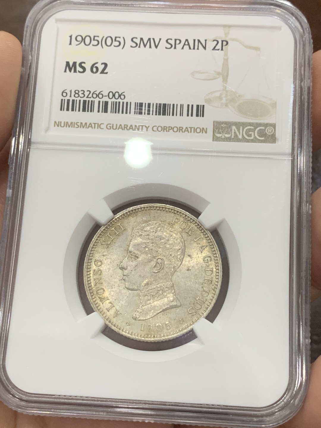 《竞宝斋》第83场-本周日，周一2场连拍（全场不限金额包邮） NGC MS62 西班牙 1905年 2比塞塔银币 淡金色包浆 光线十足