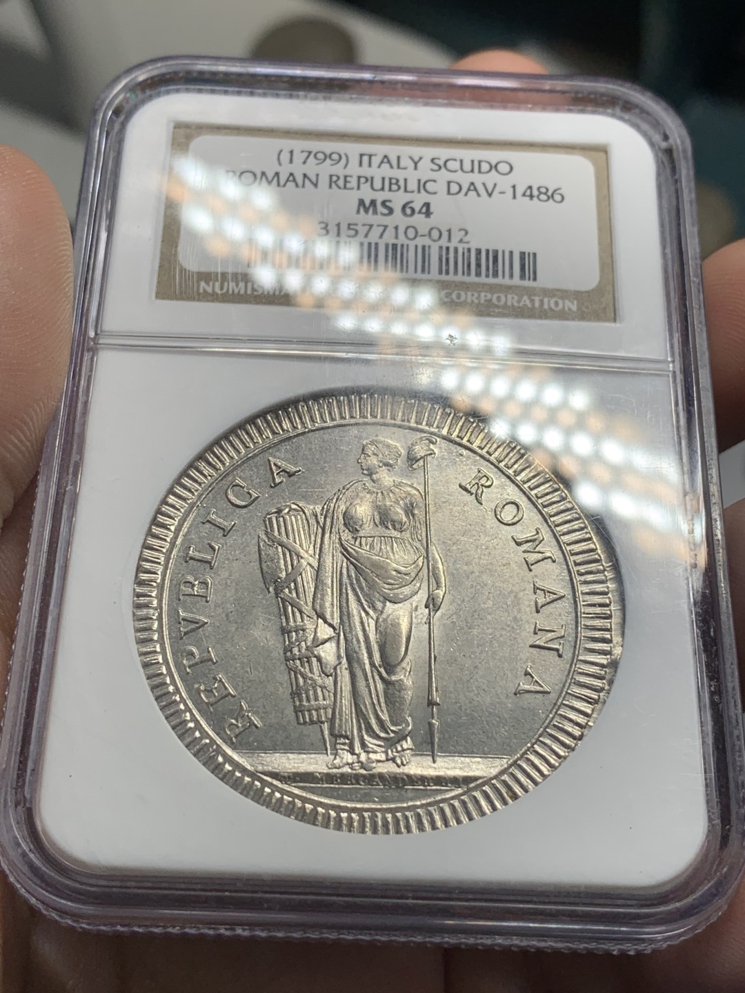 《竞宝斋》第83场-本周日，周一2场连拍（全场不限金额包邮） NGC MS64意大利罗马共和国1799年1scudo，存在极短的政权，只发行了一年。唯一最高分，保持了十几年。