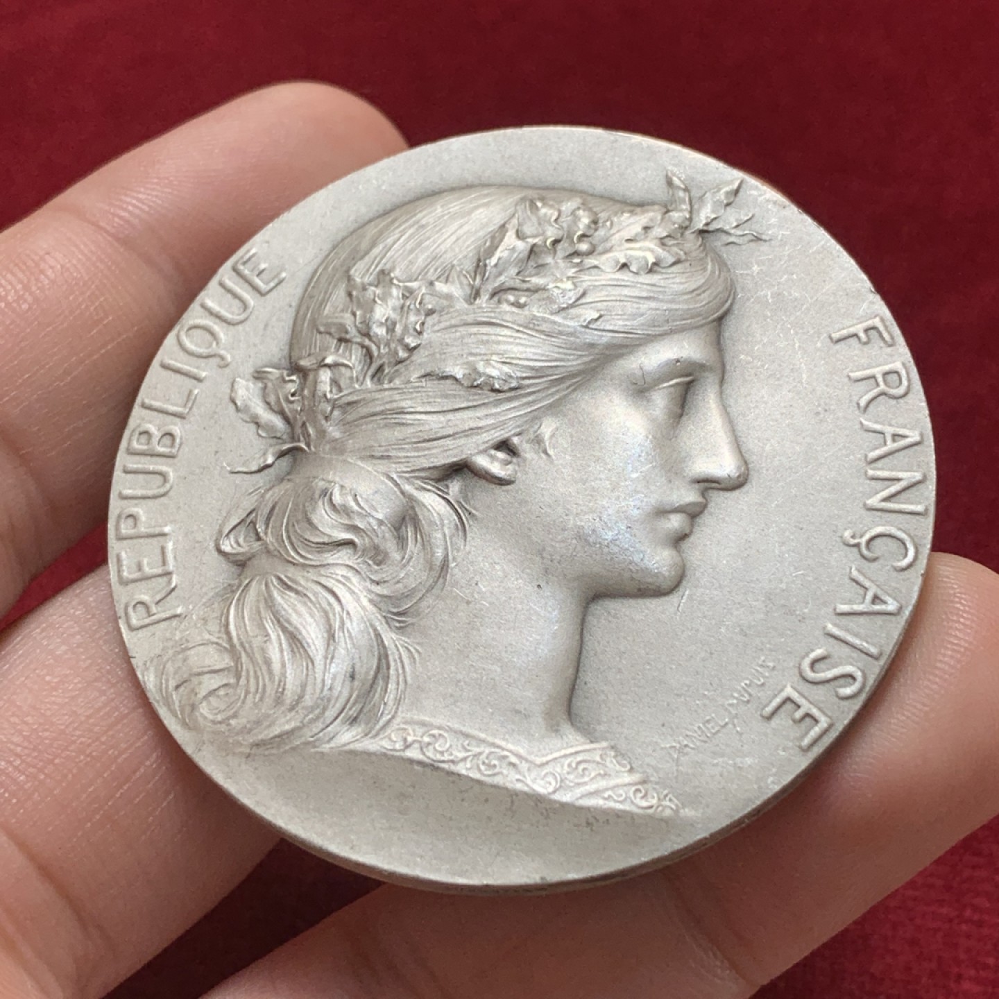 《竞宝斋》第83场-本周日，周一2场连拍（全场不限金额包邮） 法国 1880年左右 女神银章 63.2克 50.3mm直径 丰饶角 银标