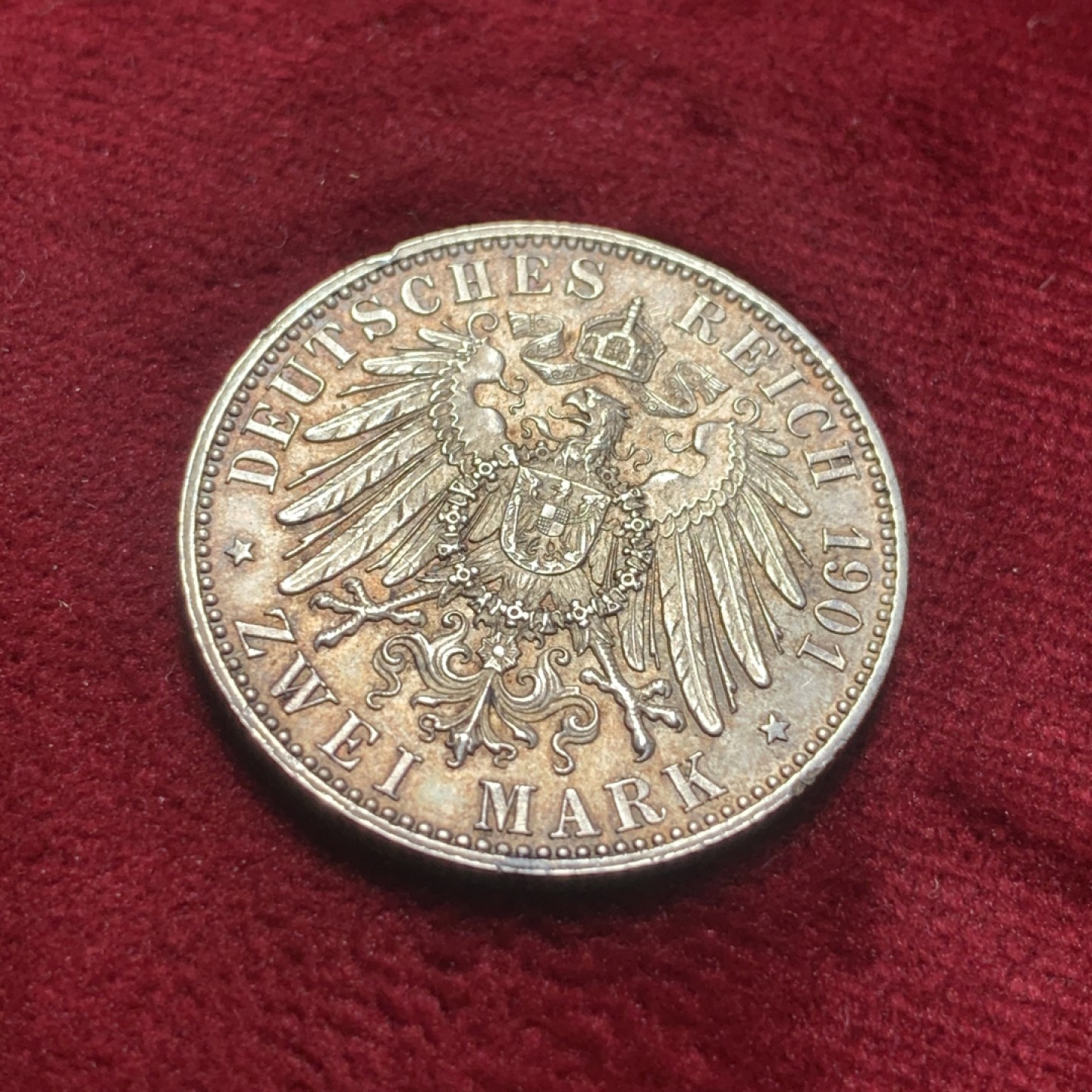 《竞宝斋》第83场-本周日，周一2场连拍（全场不限金额包邮） 德国普鲁士 1901年 200周年纪念2马克 银币 酱彩包浆 带光 可以送评