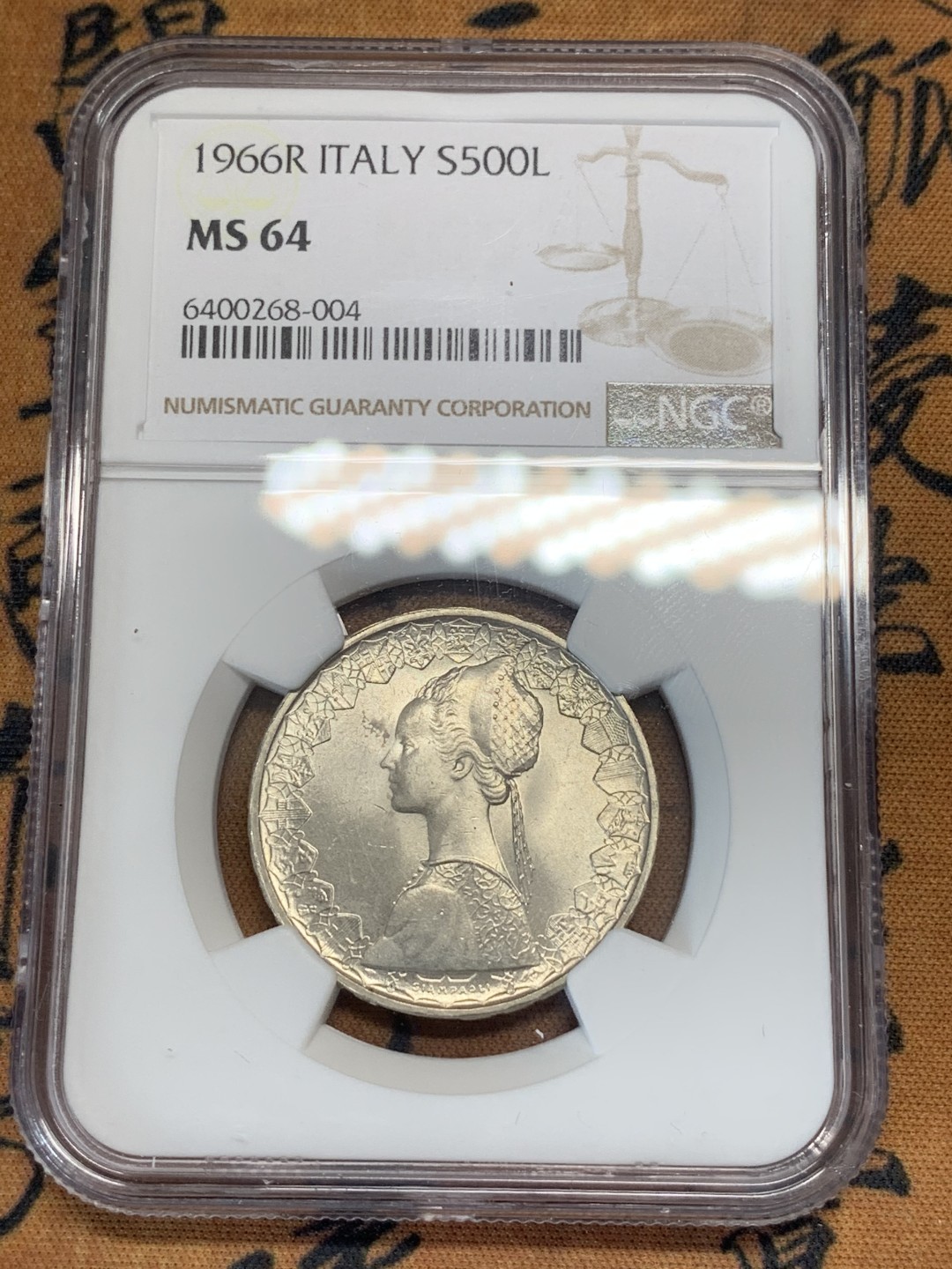 《竞宝斋》第83场-本周日，周一2场连拍（全场不限金额包邮） NGC-MS64 意大利1966年少女500里拉