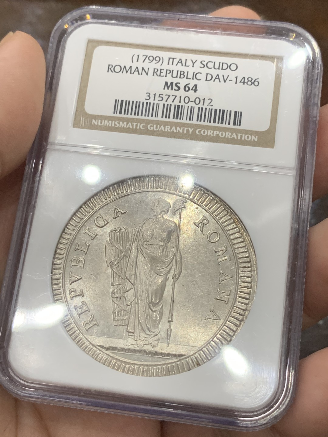 《竞宝斋》第83场-本周日，周一2场连拍（全场不限金额包邮） NGC MS64意大利罗马共和国1799年1scudo，存在极短的政权，只发行了一年。唯一最高分，保持了十几年。