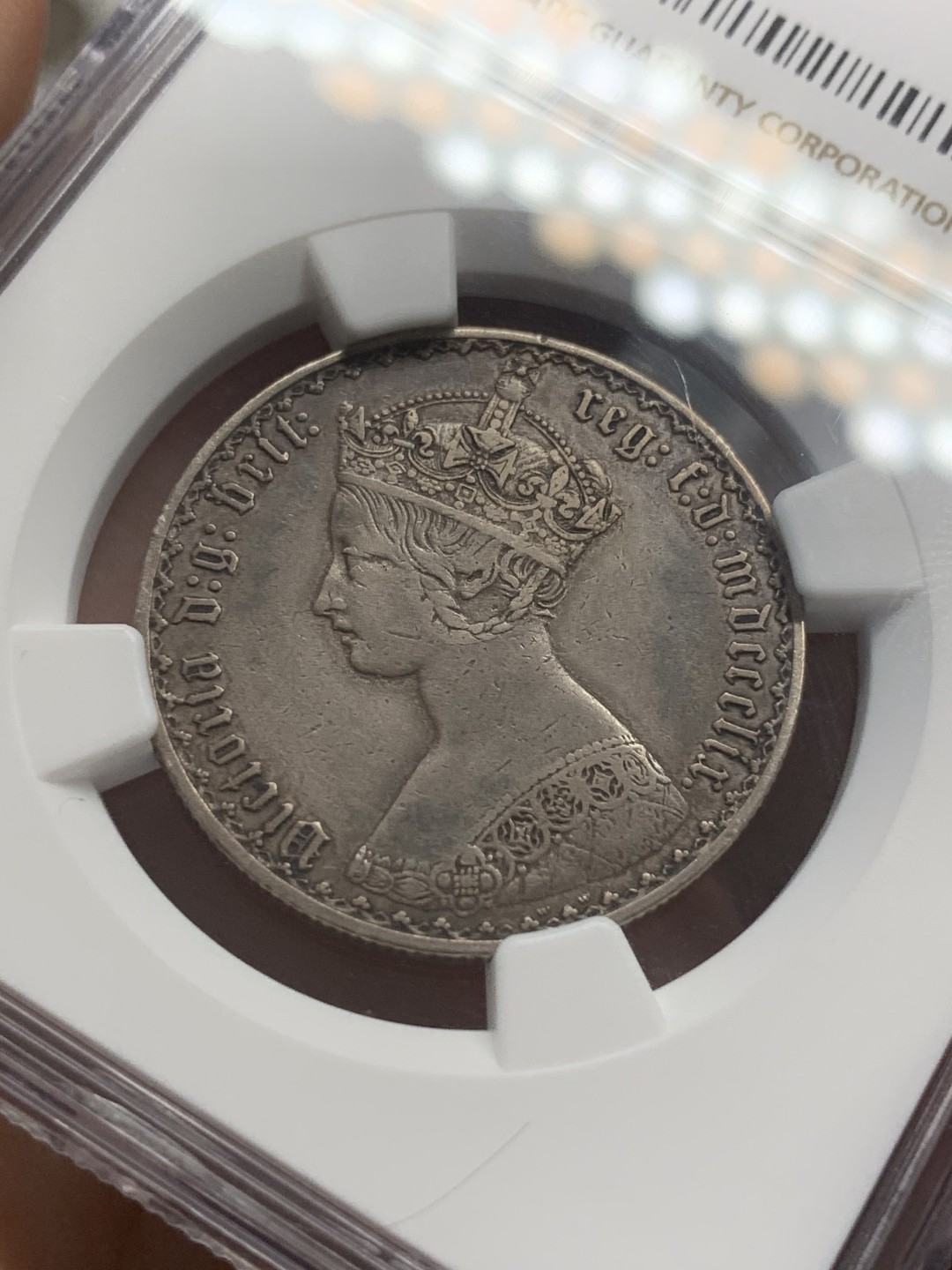 《竞宝斋》第83场-本周日，周一2场连拍（全场不限金额包邮） NGC-XF 英国 1859年 维多利亚哥特弗洛林 银币 五彩老包浆 大拍热门暴涨品种