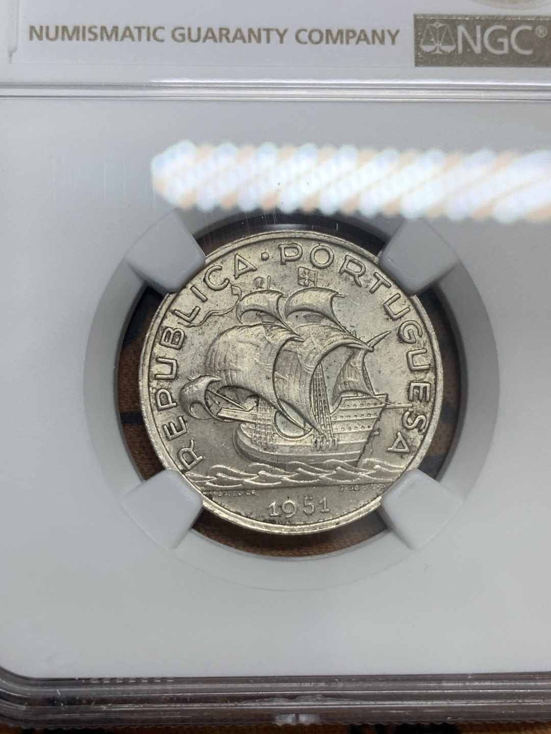 《竞宝斋》第83场-本周日，周一2场连拍（全场不限金额包邮） NGC-MS63 葡萄牙 1951年 大帆船5埃斯库多银币 顶级分数 一帆风顺