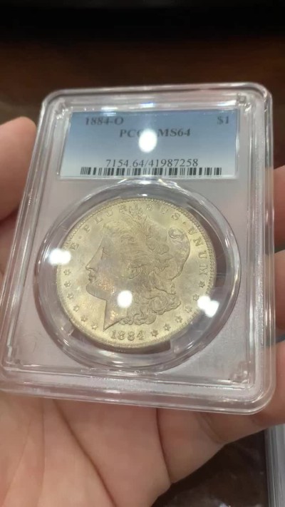 《竞宝斋》第83场-本周日，周一2场连拍（全场不限金额包邮） PCGS-MS64 美国 1884年O版 1美元 五彩摩根银币 原光转光 极佳视觉效果