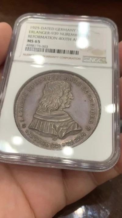 《竞宝斋》第83场-本周日，周一2场连拍（全场不限金额包邮） NGC MS65 1925年德国纽伦堡宗教改革400周年纪念景观大银章 高分紫罗兰炫彩包浆 背面与景观泰勒一脉相承细节爆表 工艺绝佳