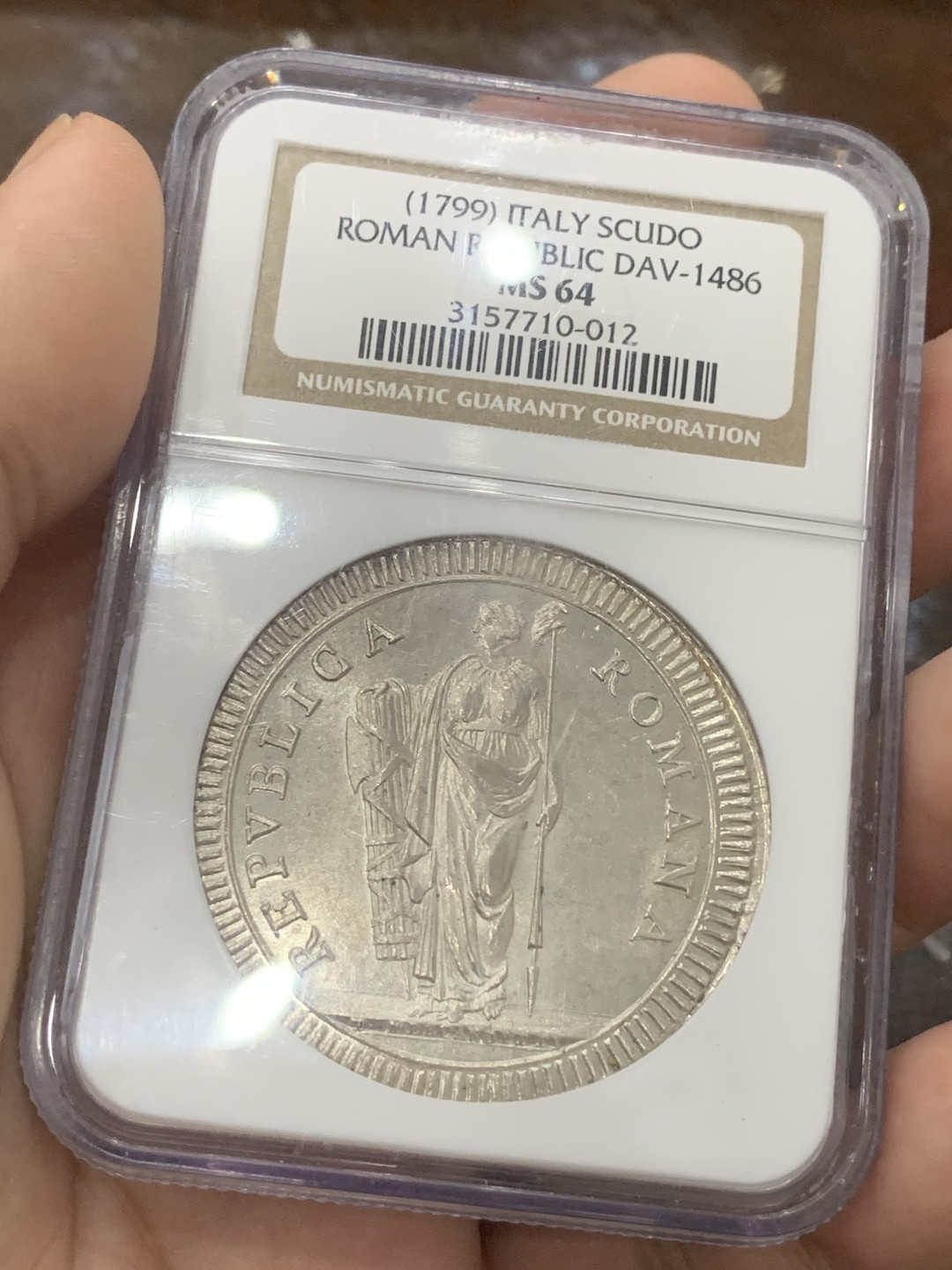《竞宝斋》第83场-本周日，周一2场连拍（全场不限金额包邮） NGC MS64意大利罗马共和国1799年1scudo，存在极短的政权，只发行了一年。唯一最高分，保持了十几年。