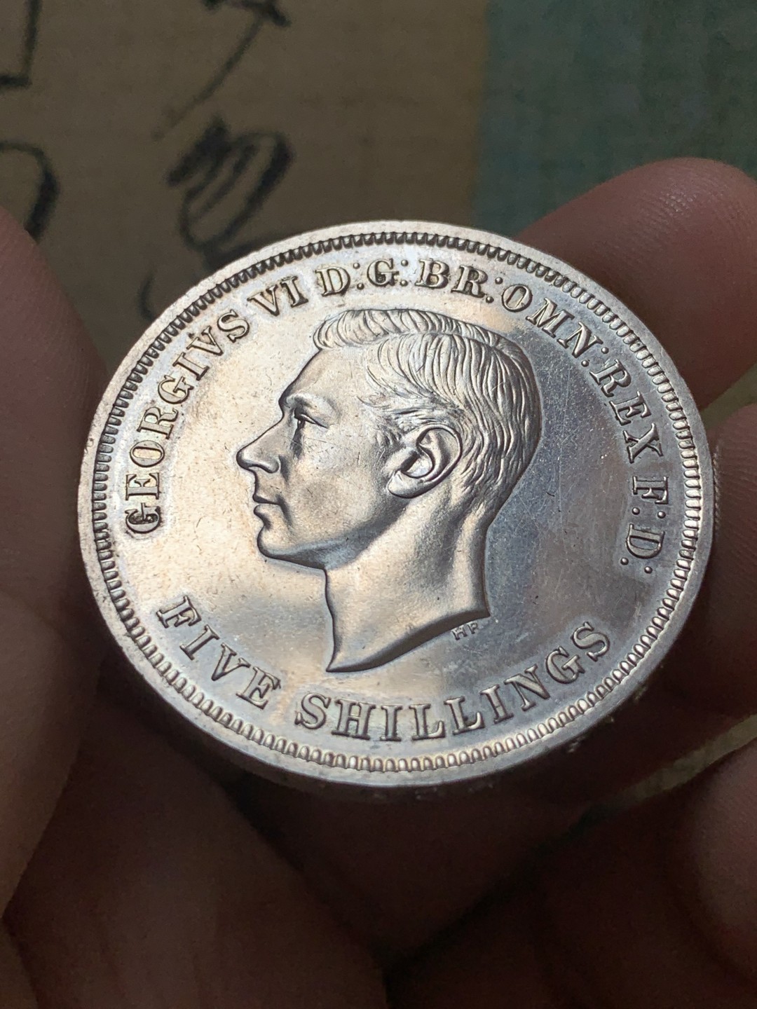 《竞宝斋》第83场-本周日，周一2场连拍（全场不限金额包邮） BU 英国 1951年 乔治六世马剑精制克朗 绿盒少见 带证书 光感强烈