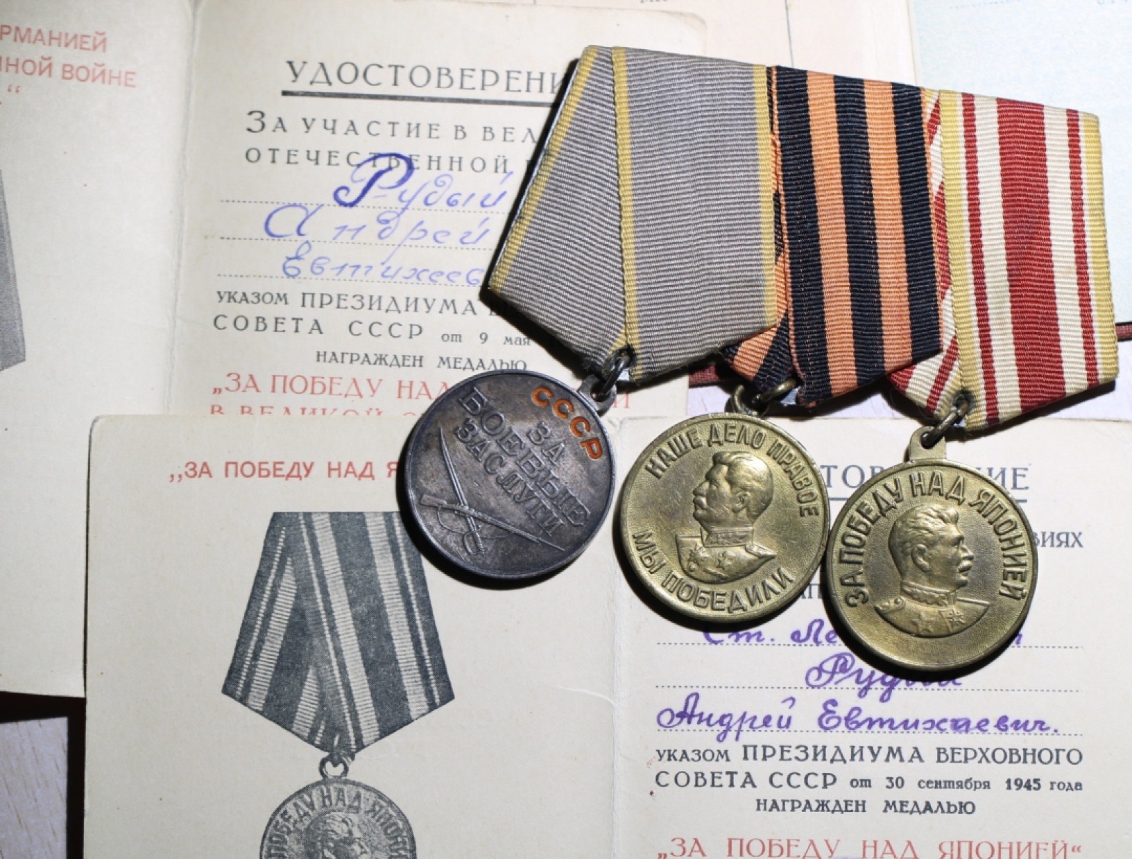 大猫徽章拍卖第199期  苏联43一卫 红星套章 档案齐全