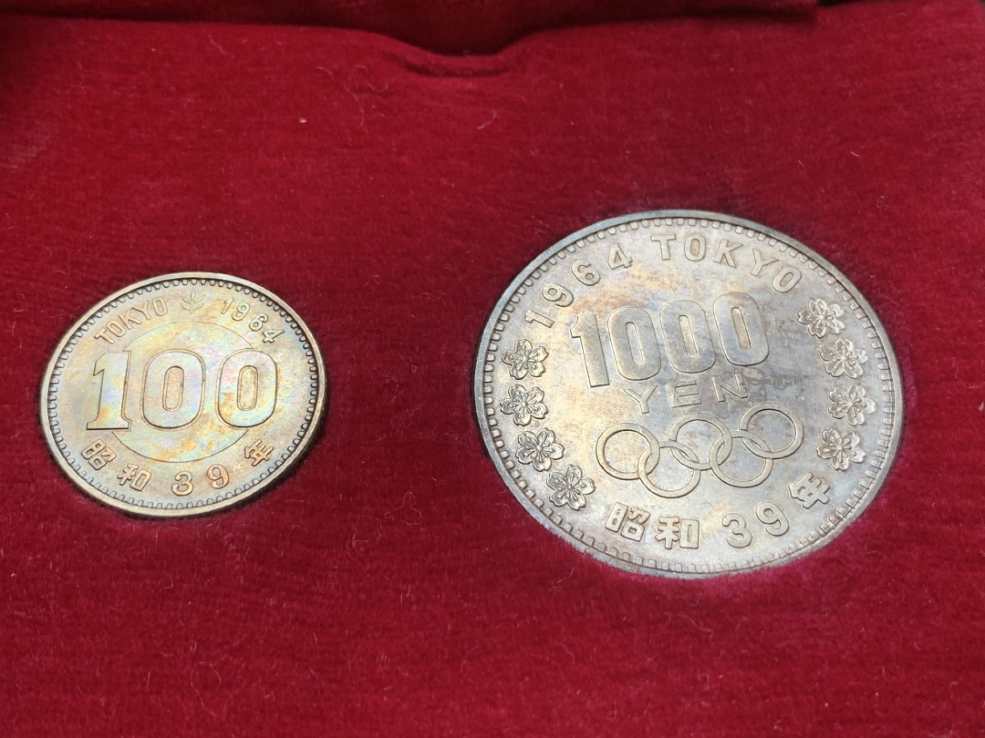 《竞宝斋》第83场-本周日，周一2场连拍（全场不限金额包邮） 1964年日本东京奥运会原盒银币2枚，富士山与樱花 火炬与五环