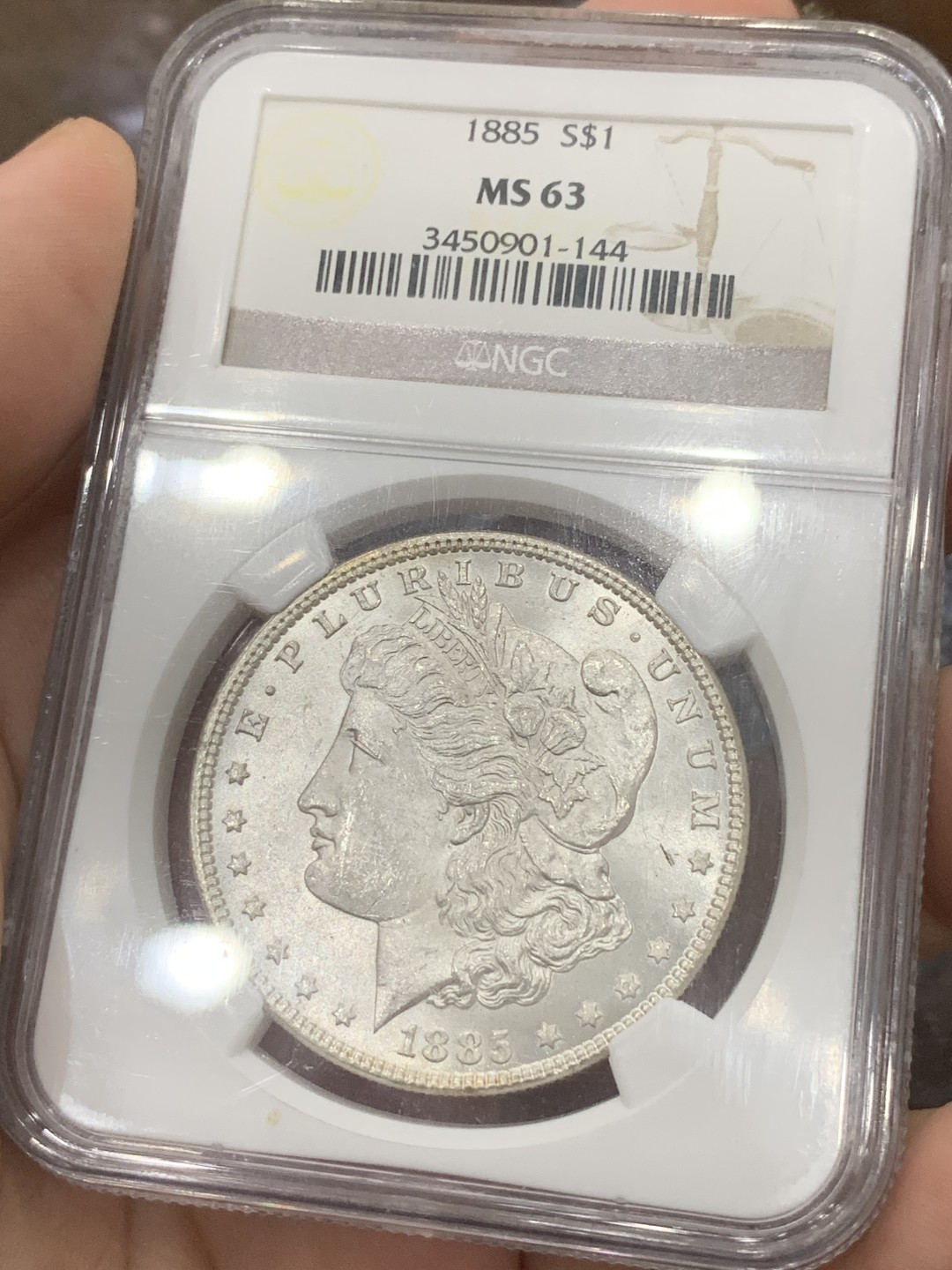 《竞宝斋》第83场-本周日，周一2场连拍（全场不限金额包邮） NGC-MS63 美国 1885年  摩根 1美元 银币 月牙彩