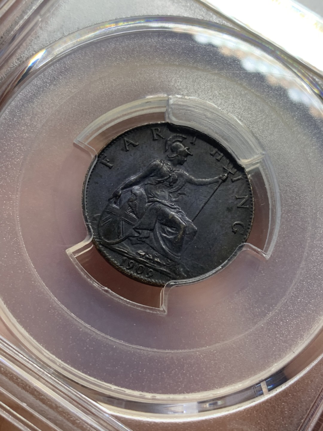 《竞宝斋》第83场-本周日，周一2场连拍（全场不限金额包邮） PCGS-MS64 英国 1909年 爱七 1/4便士 少见发黑处理 更高分就三枚65 2019年45分成交记录1900（见图）