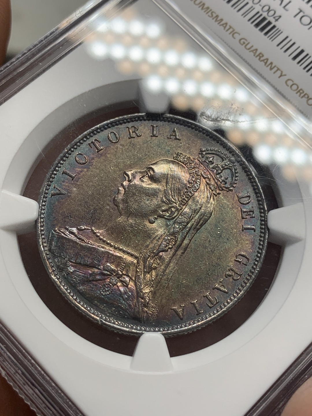 《竞宝斋》第83场-本周日，周一2场连拍（全场不限金额包邮） NGC-UNC 英国 1887年 维多利亚高冠半克朗大银币 底板丝滑未下水 通体五彩斑斓 细节高点具在