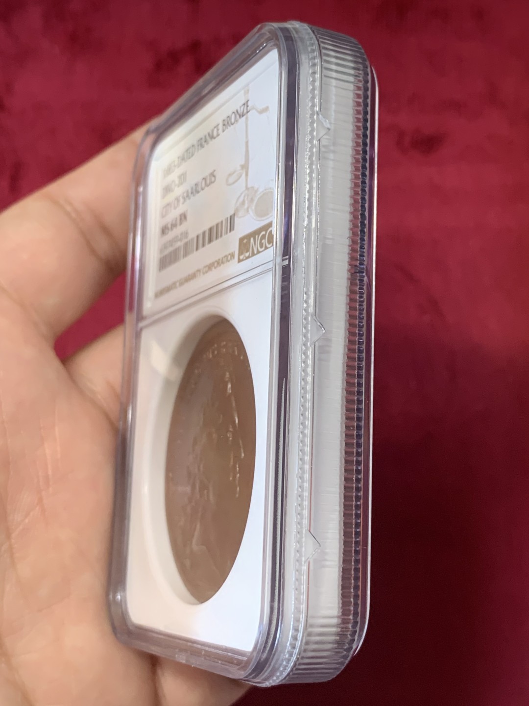 《竞宝斋》第83场-本周日，周一2场连拍（全场不限金额包邮） NGC MS64 法国1683年路易十四萨尔建城纪念高浮雕精美铜章 顶级品相