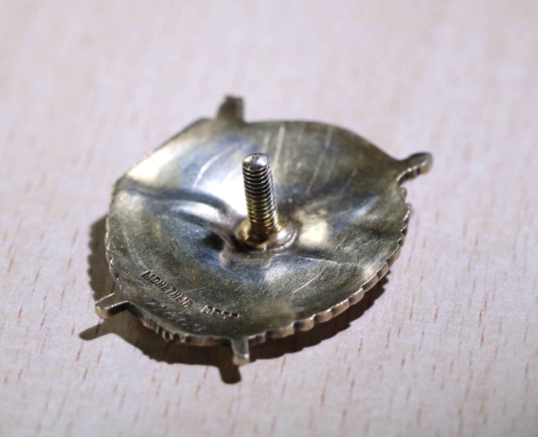 大猫徽章拍卖第199期  红旗勋章 轮版 近全品 有奖励卡 